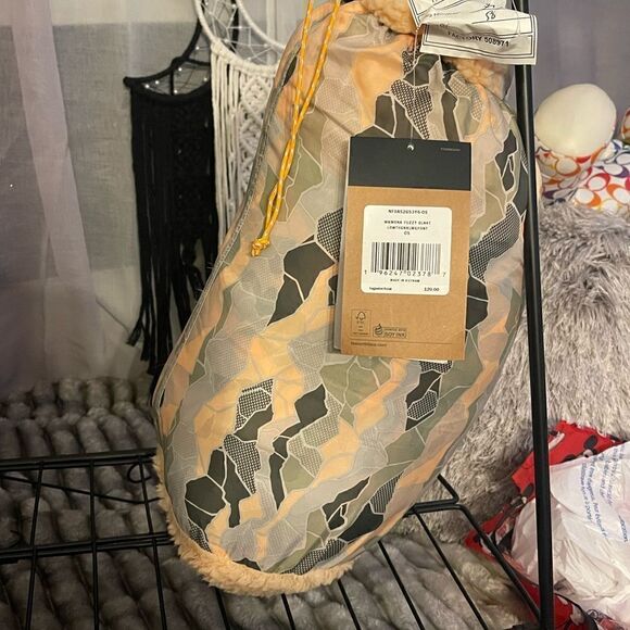 The North Face Wawona wearable Fuzzy Blanket/snuggie nwt New With Tags - Picture 6 of 13